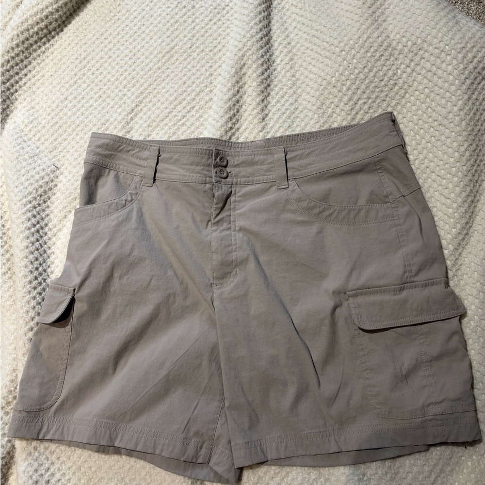 Eddie Bauer Light Taupe Cargo Bermuda Shorts - Summer, hiking, cruise, casual - Picture 2 of 7